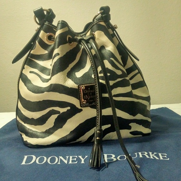 Dooney & Bourke Handbags - Dooney & Bourke leather handbag Dooney & Bourke Handbags - Dooney & Bourke leather handbag